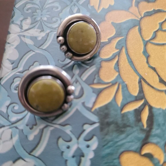 Vintage Earrings Sterling  Olive Green Stone Set In Silver Scandanavian Pierced - Picture 4 of 8